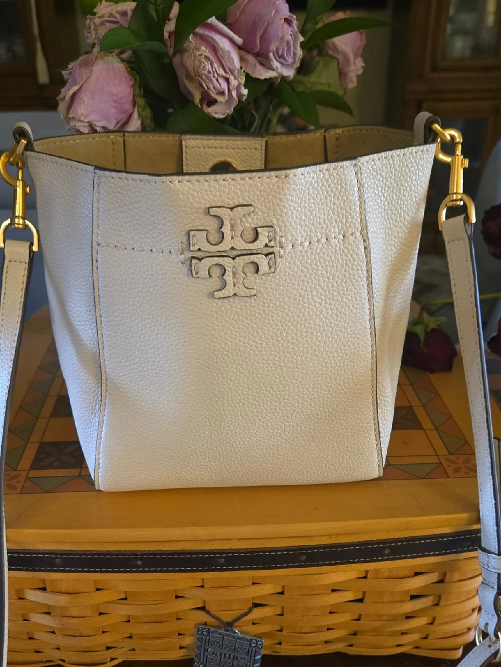 Tory Burch White Pebbled Leather Logo Crossbody Bag with Gold Hardware - Picture 1 of 3
